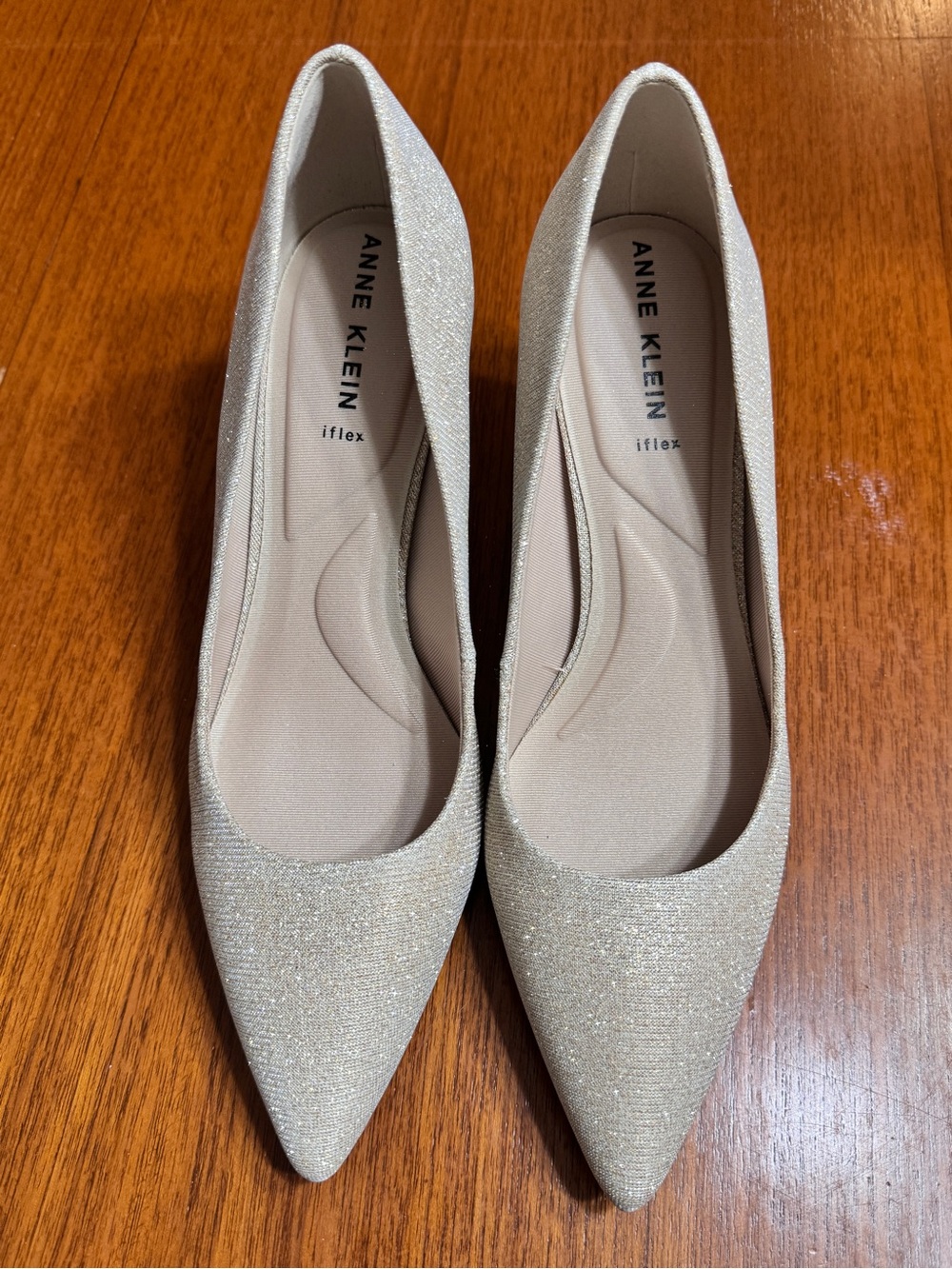 NWT (9) Anne Klein (Benedette) Platinum Champagne Glitter Pointed Toe Heels